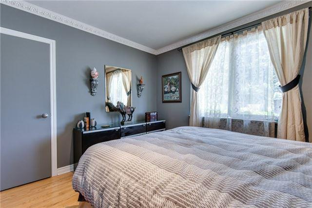 74 Brimorton Dr, House detached with 3 bedrooms, 2 bathrooms and 2 parking in Toronto ON | Image 11