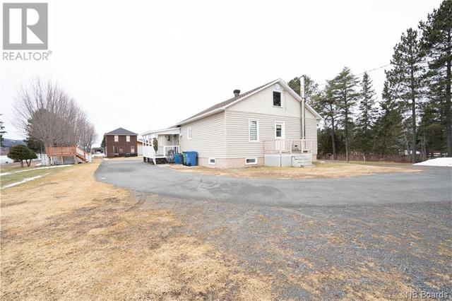8 Lagacé Street, House detached with 5 bedrooms, 1 bathrooms and null parking in Haut Madawaska NB | Image 5