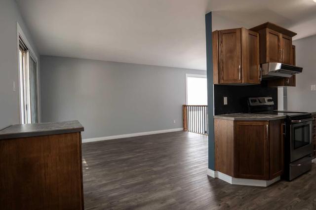 14 - 905 44 Avenue N, Home with 2 bedrooms, 1 bathrooms and 2 parking in Lethbridge AB | Image 8
