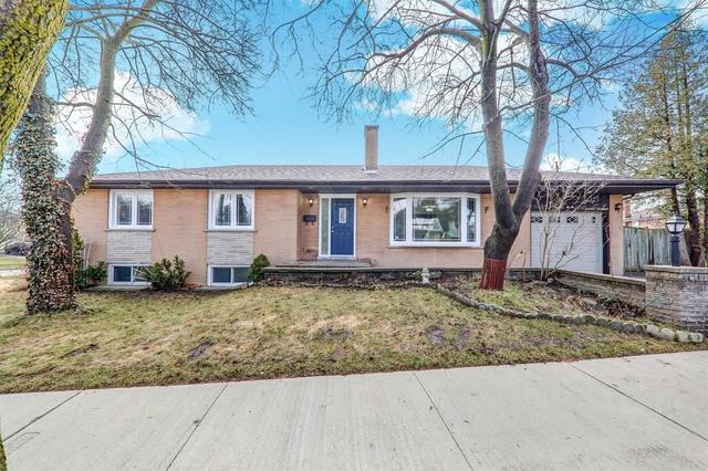 1 Barwell Cres, House detached with 3 bedrooms, 3 bathrooms and 4 parking in Toronto ON | Image 1