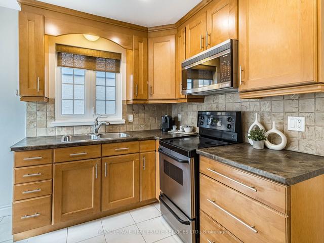 114 Westrose Ave, House detached with 2 bedrooms, 2 bathrooms and 3 parking in Toronto ON | Image 5