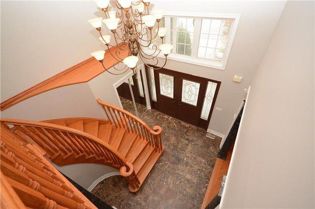 28 Maltby Crt, House detached with 4 bedrooms, 4 bathrooms and 4 parking in Brampton ON | Image 3