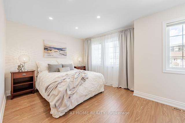 15 Formula Crt, House attached with 3 bedrooms, 3 bathrooms and 3 parking in Toronto ON | Image 9
