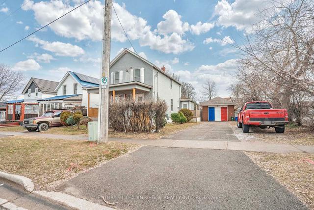 23 Albany St, House detached with 3 bedrooms, 2 bathrooms and 5 parking in Oshawa ON | Image 12