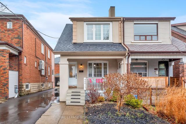 940 Shaw St, House semidetached with 3 bedrooms, 4 bathrooms and 3 parking in Toronto ON | Image 1