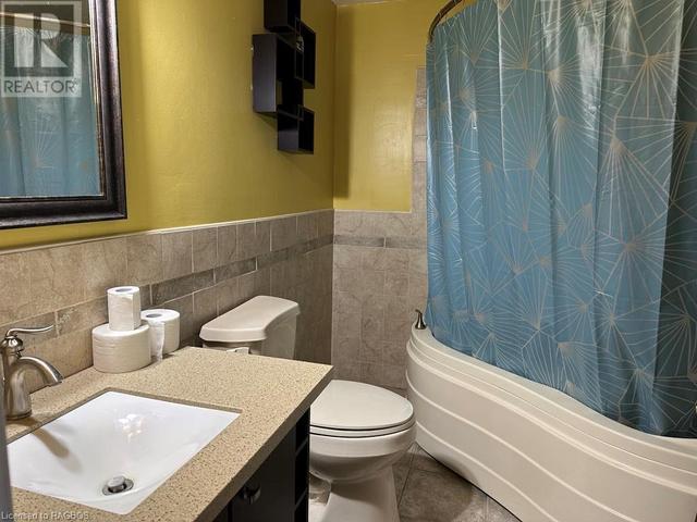 Main bathroom | Image 9