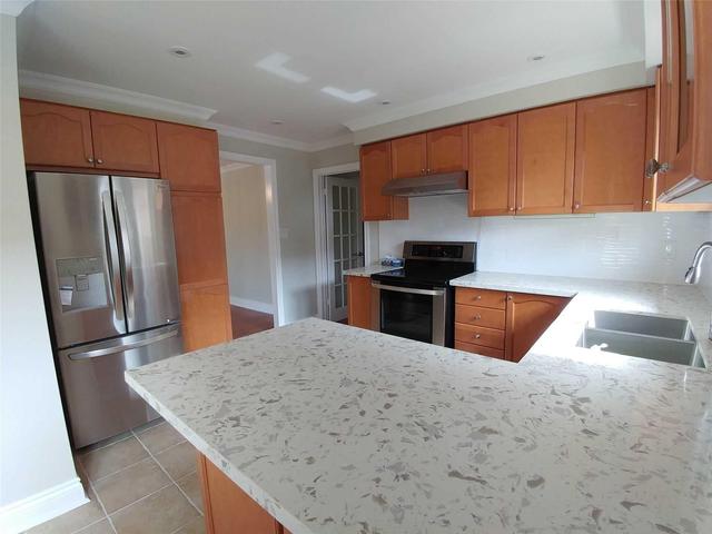 Upper - 2379 Culver Way, House semidetached with 3 bedrooms, 1 bathrooms and 2 parking in Mississauga ON | Image 4