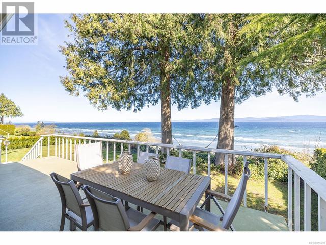 1077 Eaglecrest Dr, House detached with 6 bedrooms, 3 bathrooms and 6 parking in Qualicum Beach BC | Image 13
