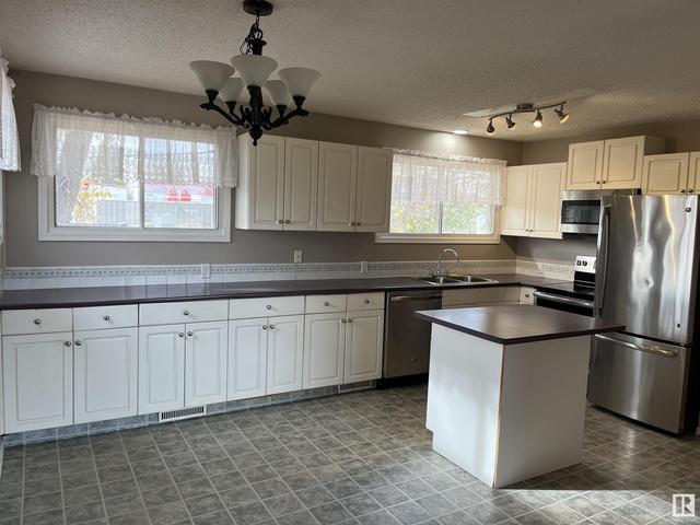 4817 51 Av, House detached with 4 bedrooms, 1 bathrooms and null parking in Vegreville AB | Image 7