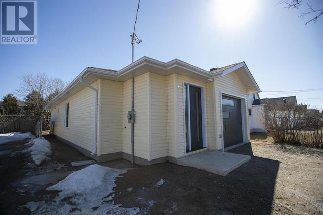 375 High St N, House detached with 2 bedrooms, 1 bathrooms and null parking in Thunder Bay ON | Image 2