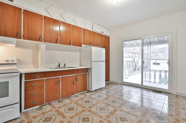 413 Clinton St, House semidetached with 3 bedrooms, 2 bathrooms and 1 parking in Toronto ON | Image 17