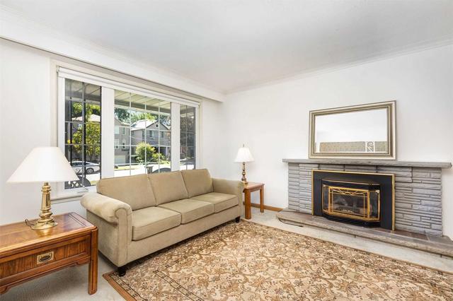 246 Elmwood Ave, House detached with 3 bedrooms, 2 bathrooms and 3 parking in Toronto ON | Image 4