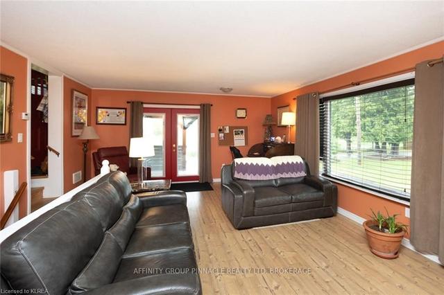 330 County Road 41, House detached with 2 bedrooms, 3 bathrooms and 8 parking in Kawartha Lakes ON | Image 14