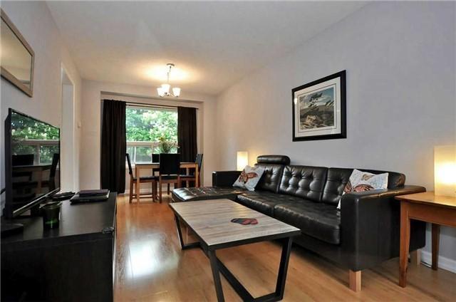 28 Wexford Dr, House detached with 3 bedrooms, 2 bathrooms and 4 parking in Georgina ON | Image 5