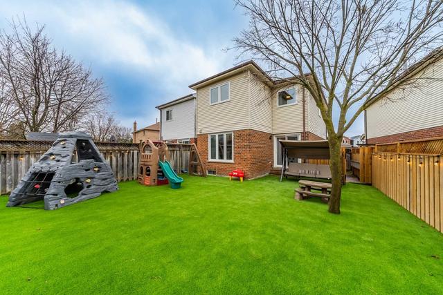 8 Teddington Cres, House detached with 4 bedrooms, 4 bathrooms and 3 parking in Whitby ON | Image 32