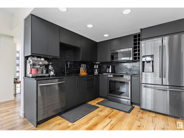 1002 - 10046 117 St Nw, Condo with 2 bedrooms, 2 bathrooms and 2 parking in Edmonton AB | Image 3