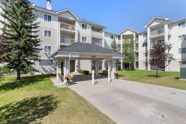 1100 - 6224 17 Avenue Se, Condo with 2 bedrooms, 2 bathrooms and 1 parking in Calgary AB | Image 1