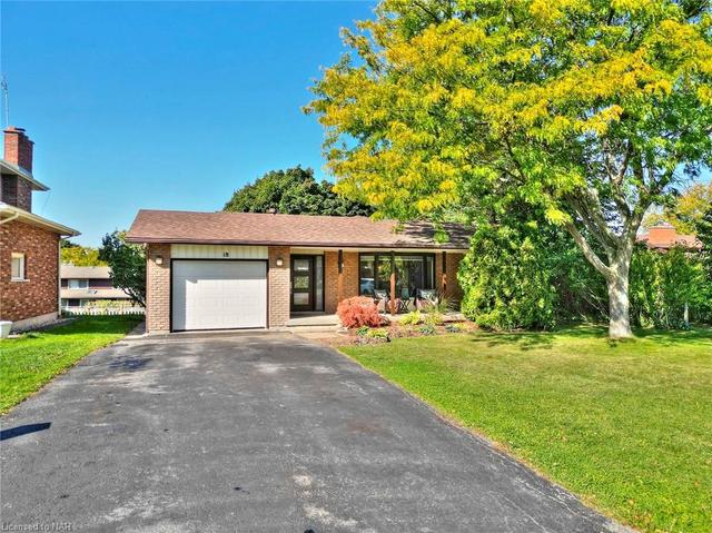 18 Valencia Drive, House detached with 4 bedrooms, 2 bathrooms and 5 parking in St. Catharines ON | Image 1