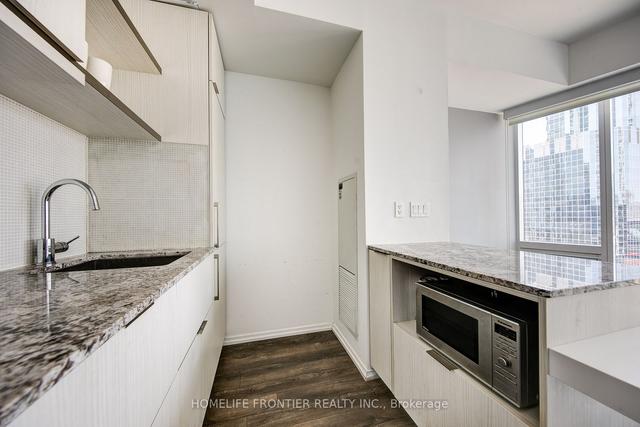 1513 - 197 Yonge St, Condo with 0 bedrooms, 1 bathrooms and 0 parking in Toronto ON | Image 11