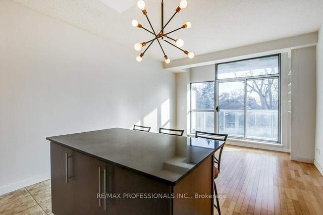 307 - 601 Kingston Rd, Condo with 1 bedrooms, 1 bathrooms and 1 parking in Toronto ON | Image 2