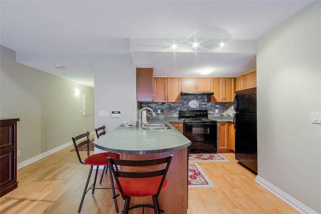 203 - 35 Hunt Ave, Condo with 2 bedrooms, 2 bathrooms and 1 parking in Richmond Hill ON | Image 4