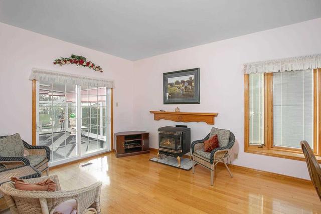756 Lowell Ave, House detached with 2 bedrooms, 2 bathrooms and 6 parking in Newmarket ON | Image 4