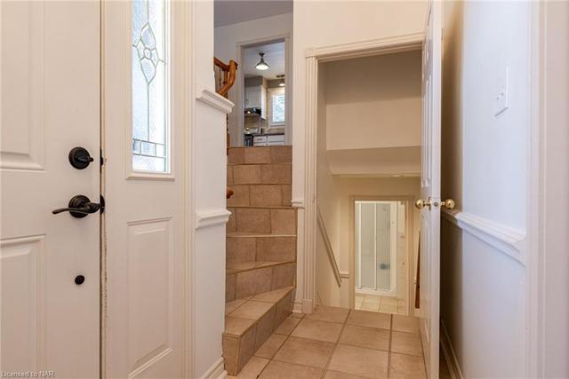 28 Tavistock Road, House detached with 4 bedrooms, 2 bathrooms and 5 parking in St. Catharines ON | Image 1