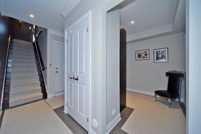 8339 Kipling Ave, Condo with 3 bedrooms, 3 bathrooms and 2 parking in Vaughan ON | Image 4