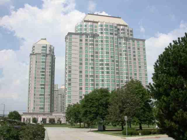1903 - 11 Lee Centre Dr, Condo with 2 bedrooms, 1 bathrooms and 1 parking in Toronto ON | Image 1