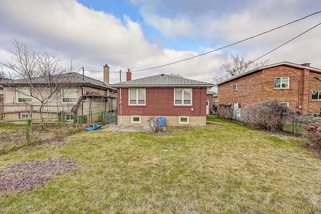 75 Norgrove Cres, House detached with 3 bedrooms, 2 bathrooms and 3 parking in Toronto ON | Image 31