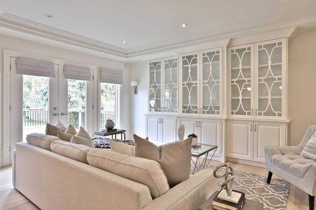 18 Montclair Ave, House detached with 7 bedrooms, 6 bathrooms and 7 parking in Toronto ON | Image 11