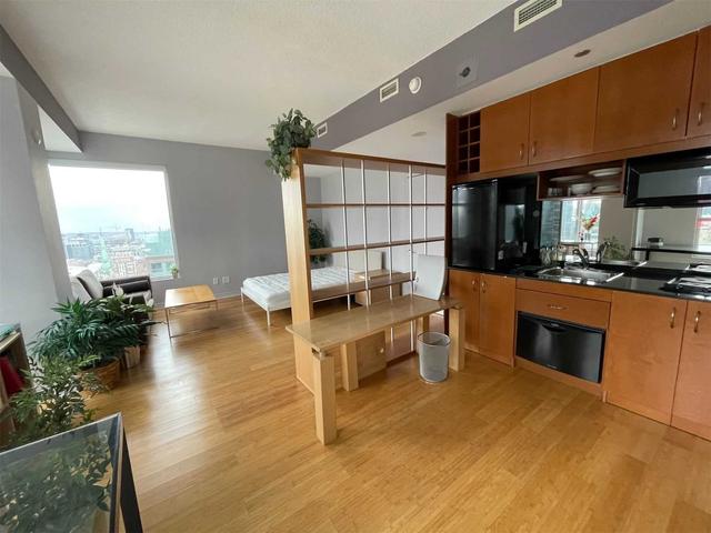 2503 - 1 King St W, Condo with 0 bedrooms, 1 bathrooms and 0 parking in Toronto ON | Image 2