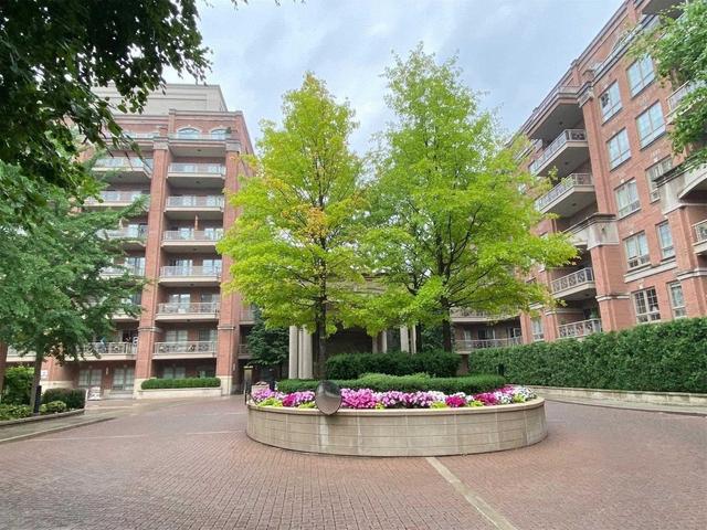 312 - 21 Burkebrook Pl, Condo with 1 bedrooms, 2 bathrooms and 1 parking in Toronto ON | Card Image