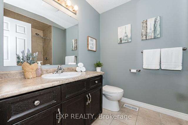 25 Oakes Cres, House semidetached with 3 bedrooms, 3 bathrooms and 3 parking in Guelph ON | Image 25
