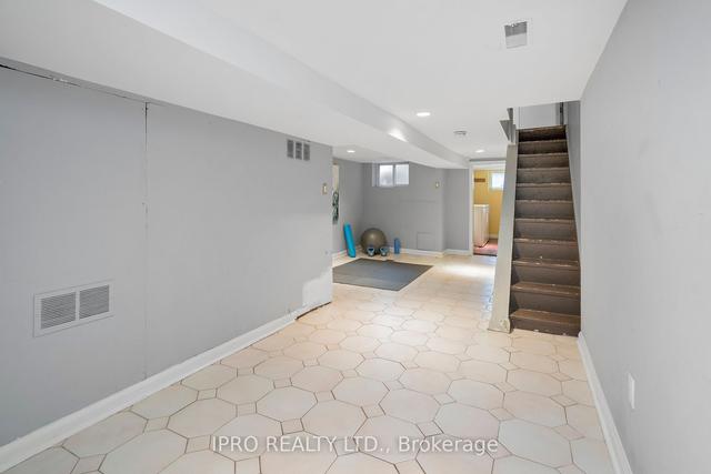524 Lauder Ave, House semidetached with 3 bedrooms, 2 bathrooms and 2 parking in Toronto ON | Image 24