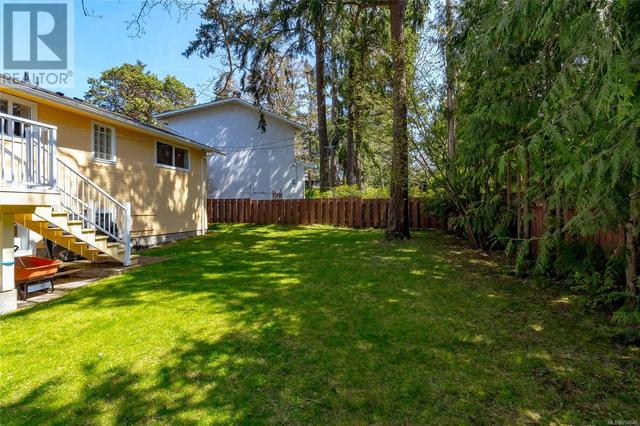 1865 Elmhurst Pl, House detached with 5 bedrooms, 2 bathrooms and 1 parking in Saanich BC | Image 34