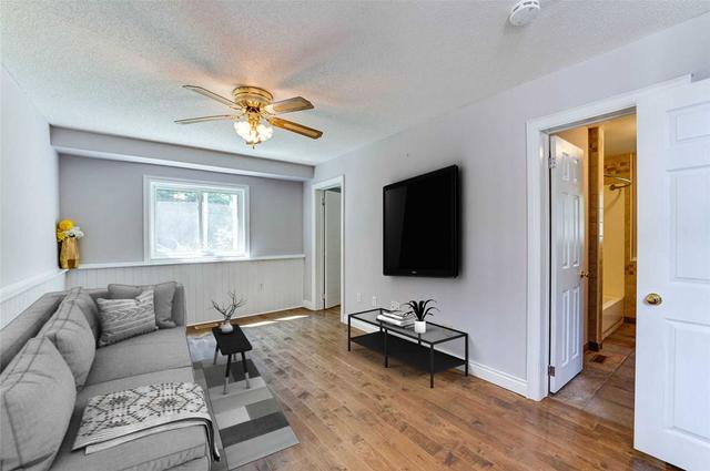 38 Pae Dr, House detached with 2 bedrooms, 2 bathrooms and 4 parking in Barrie ON | Image 2