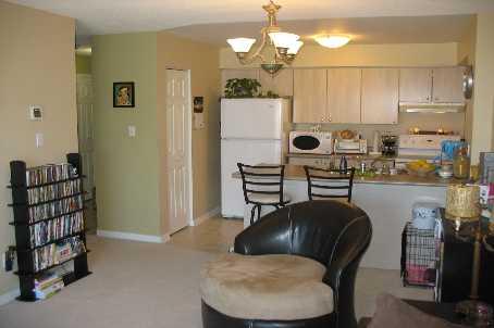 303 - 102 Aspen Springs Dr, Condo with 2 bedrooms, 1 bathrooms and 1 parking in Clarington ON | Image 5