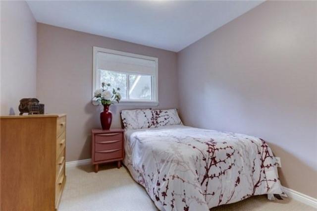 596 Arnhem Dr, House detached with 3 bedrooms, 2 bathrooms and 4 parking in Oshawa ON | Image 11