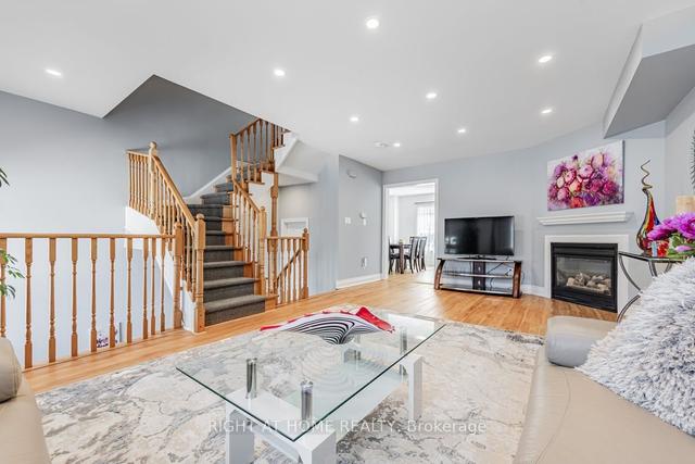 15 Formula Crt, House attached with 3 bedrooms, 3 bathrooms and 3 parking in Toronto ON | Image 24