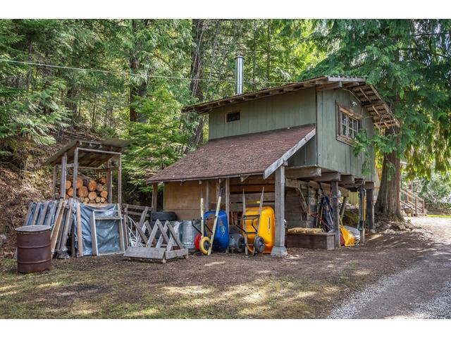 8788 Highway 6, House detached with 2 bedrooms, 2 bathrooms and null parking in Central Kootenay H BC | Image 66