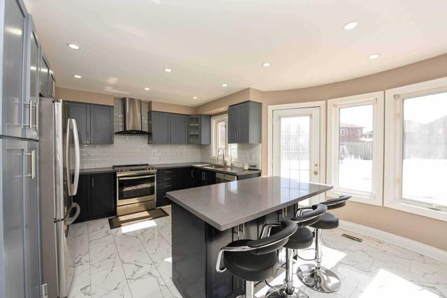 8 Moss Creek Crt, House detached with 5 bedrooms, 6 bathrooms and 7 parking in Brampton ON | Image 3