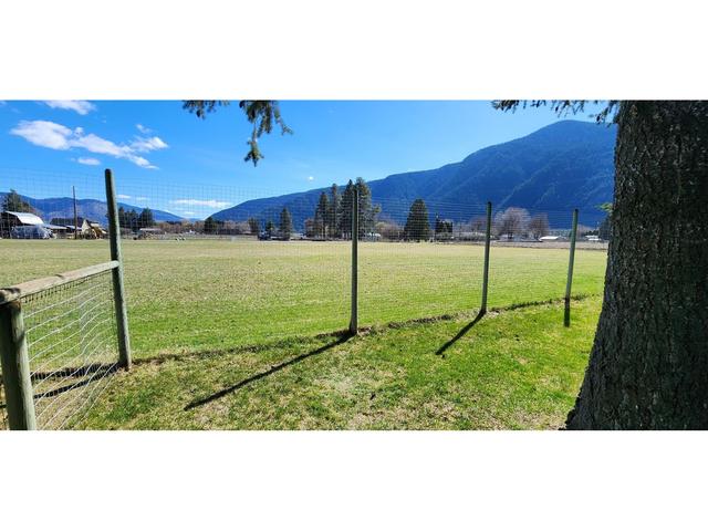 1480 Carson Road, House detached with 3 bedrooms, 3 bathrooms and null parking in Kootenay Boundary D BC | Image 42