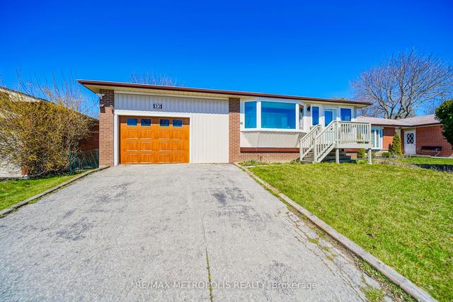 32 Charles Tupper Dr, House detached with 3 bedrooms, 2 bathrooms and 3 parking in Toronto ON | Image 1