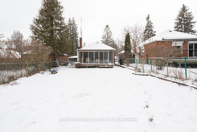 63 Midland Ave, House detached with 3 bedrooms, 2 bathrooms and 4 parking in Toronto ON | Image 13