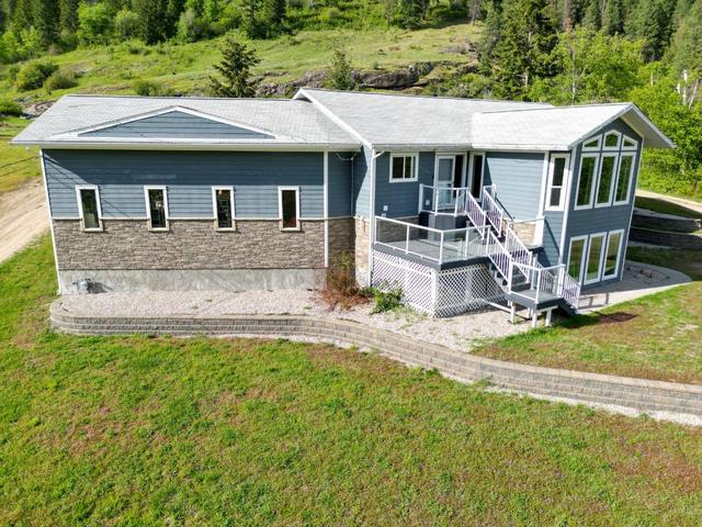 3637 Broadwater Rd, House detached with 3 bedrooms, 3 bathrooms and null parking in Central Kootenay J BC | Image 37