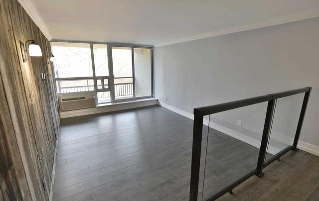 210 - 1359 White Oaks Blvd, Condo with 3 bedrooms, 2 bathrooms and 1 parking in Oakville ON | Image 7