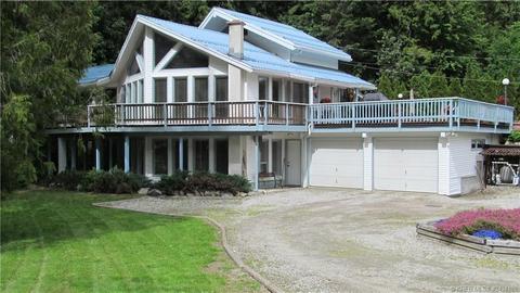 3433 Highway 6, House detached with 3 bedrooms, 3 bathrooms and 20 parking in Central Kootenay E BC | Card Image