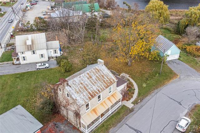 104 Renfrew Street, House detached with 5 bedrooms, 3 bathrooms and 2 parking in Mississippi Mills ON | Image 2