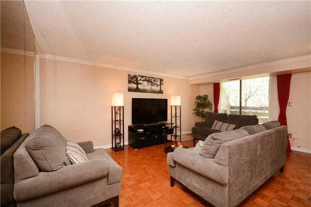 100 - 1250 Mississauga Valley Blvd, Townhouse with 3 bedrooms, 2 bathrooms and 2 parking in Mississauga ON | Image 4